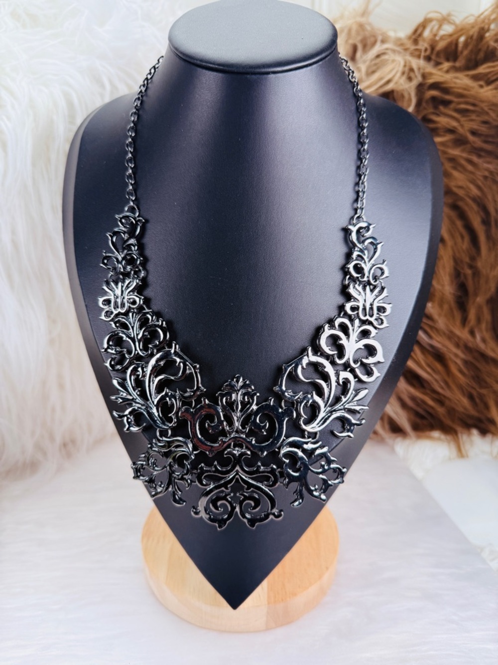 Gorgeous gunmetal tone, filigree, weighted costume statement necklace - Picture 3 of 6